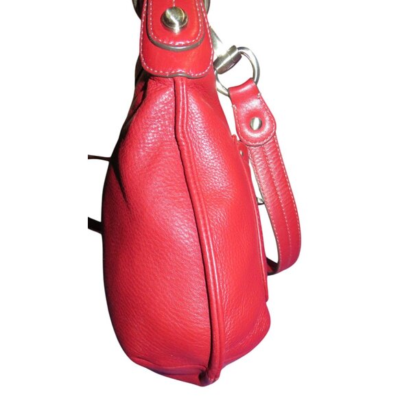 B. Makowsky Vintage Red Pebbled Leather Crossbody Bag & Large Silver Bag Charm - Picture 4 of 11